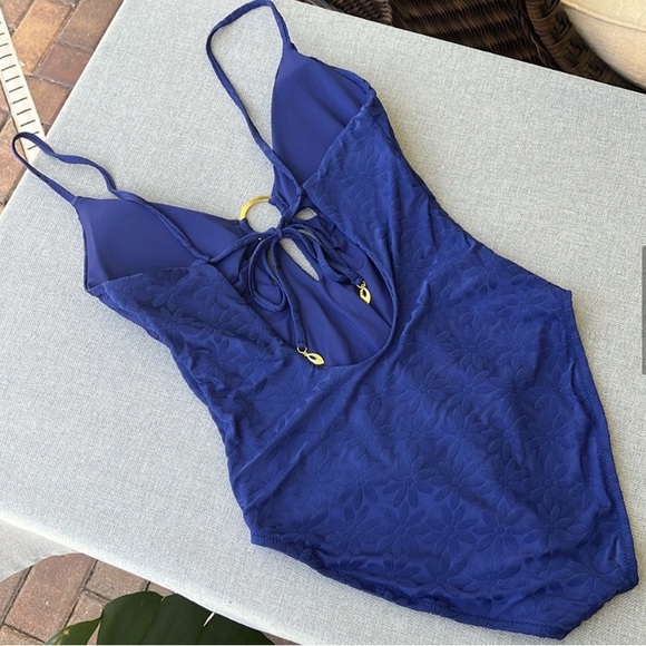 TRINA TURK JOPLIN JACQUARD PETAL CUTOUT PLUNGE ONE PIECE SWIMSUIT blue size 8 - Picture 10 of 11